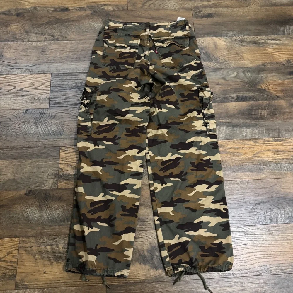 Levis 94 Baggy Cargo Pants Womens 26 Camo Wide Leg Parachute Drawstring - Picture 6 of 6